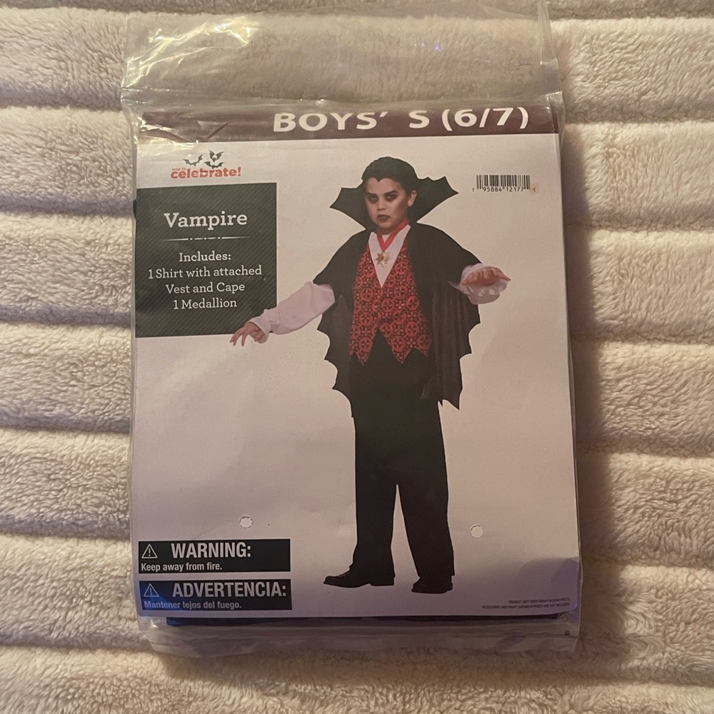 Boys Vampire Costume w/Medallion Age 6-7